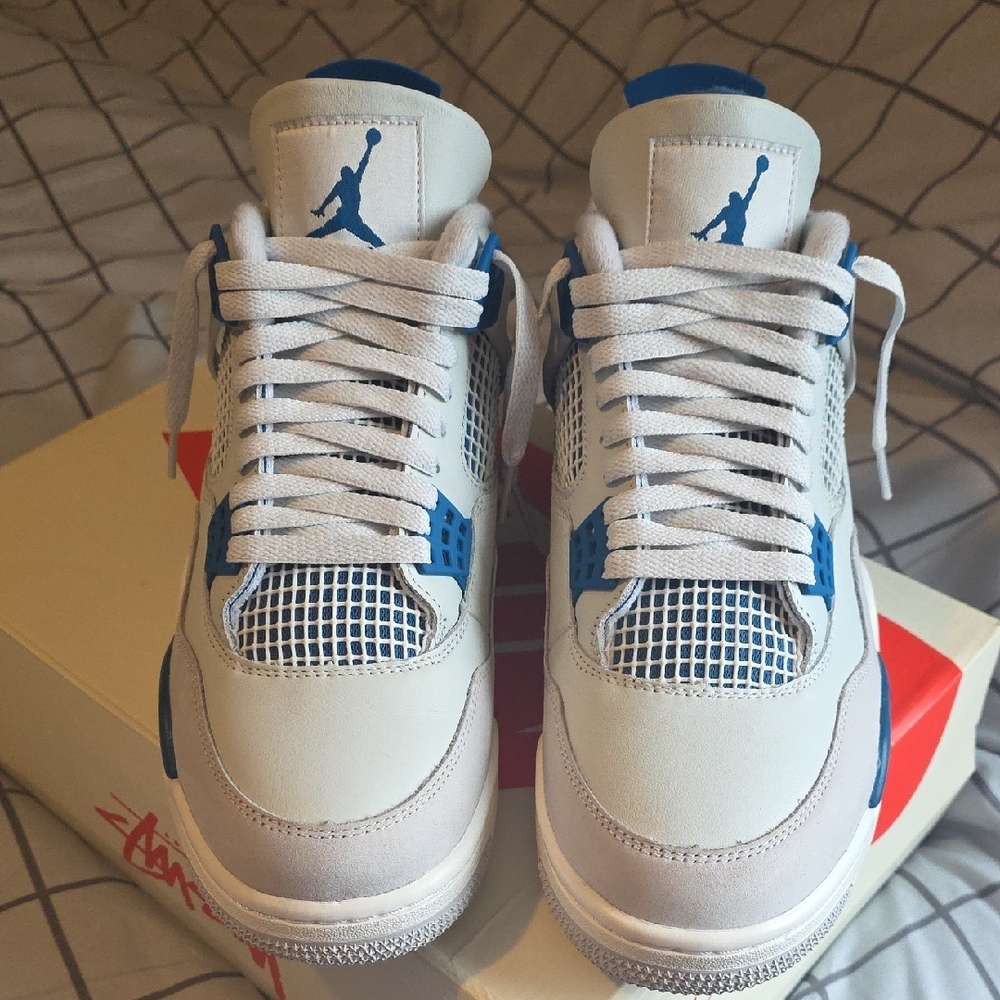 Jordan Sneakers White and Blue - Picture 2 of 14